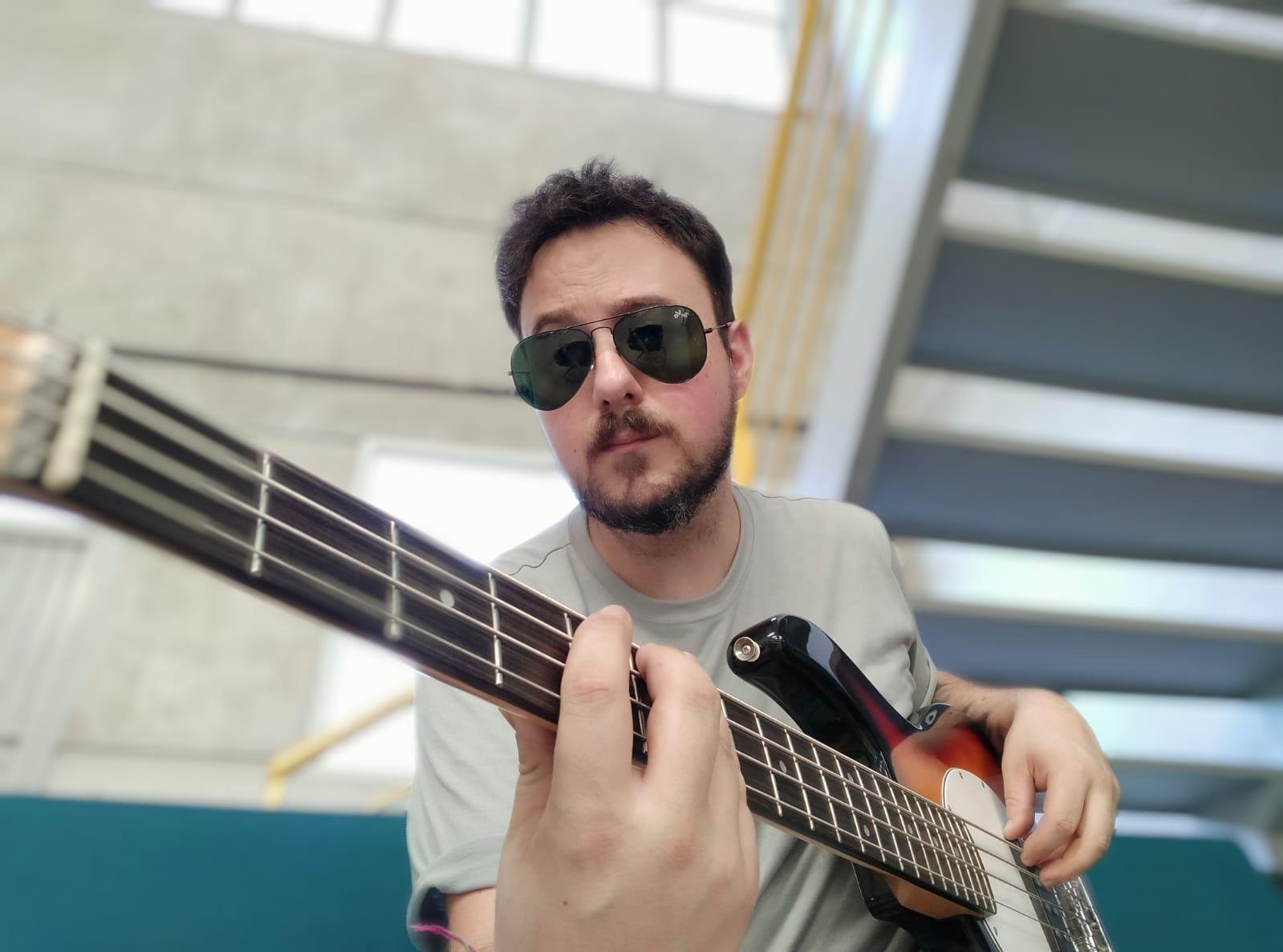 Mussoi tem influ&ecirc;ncias do Kiss, Led Zeppelin, Dream Theater, Iron Maiden e Metallica, al&eacute;m de possuir um projeto paralelo com J&uacute;lio Pavoni