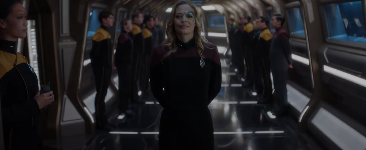 LeVar Burton, Michael Dorn, Jonathan Frakes, Gates McFadden, Marina Sirtis, Brent Spiner, Jeri Ryan e Michelle Hurd estrelam com Patrick Stewar