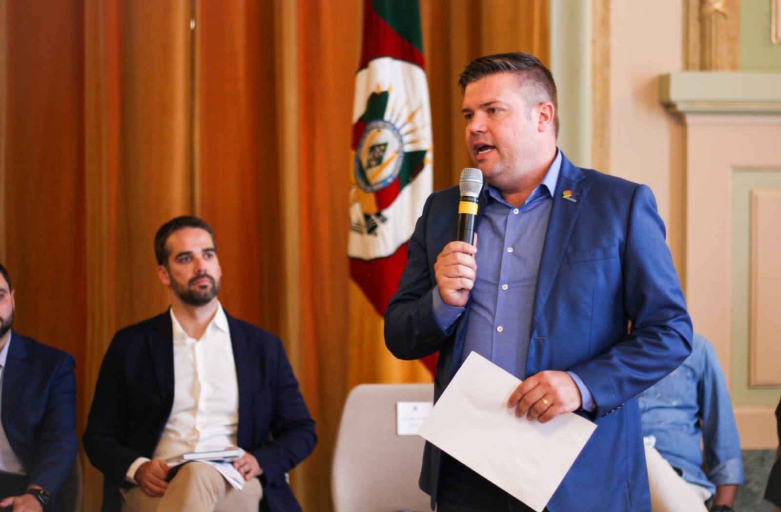 Gestores municipais estiveram reunidos com o governador Eduardo Leite nesta quinta-feira