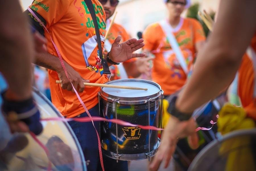 O evento contar&aacute; com sambas enredos de &eacute;poca, al&eacute;m de ax&eacute; e frevo
