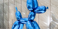 Jeff Koons é conhecido por realizar esculturas de vidro