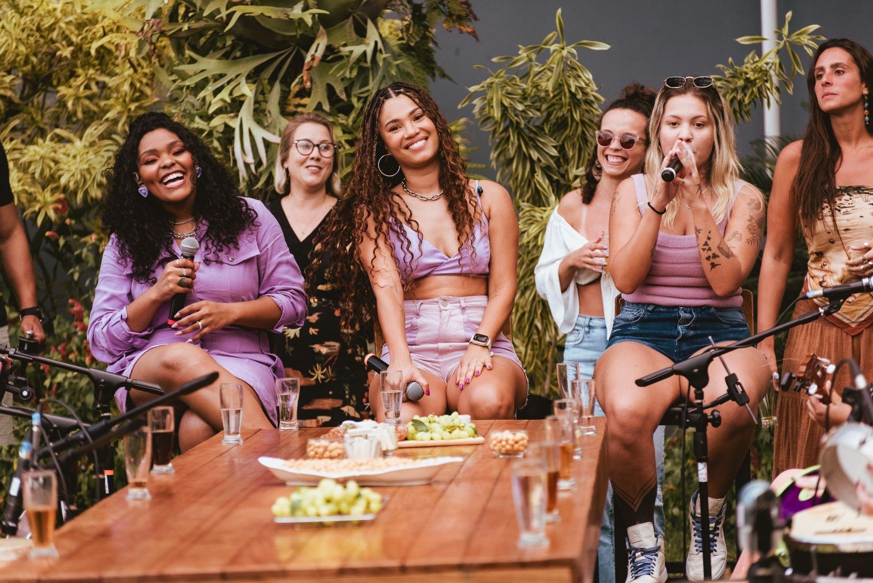 Thais Macedo com Andressa Hayalla e Gica na grava&ccedil;&atilde;o do EP 'Resenha das Minas'