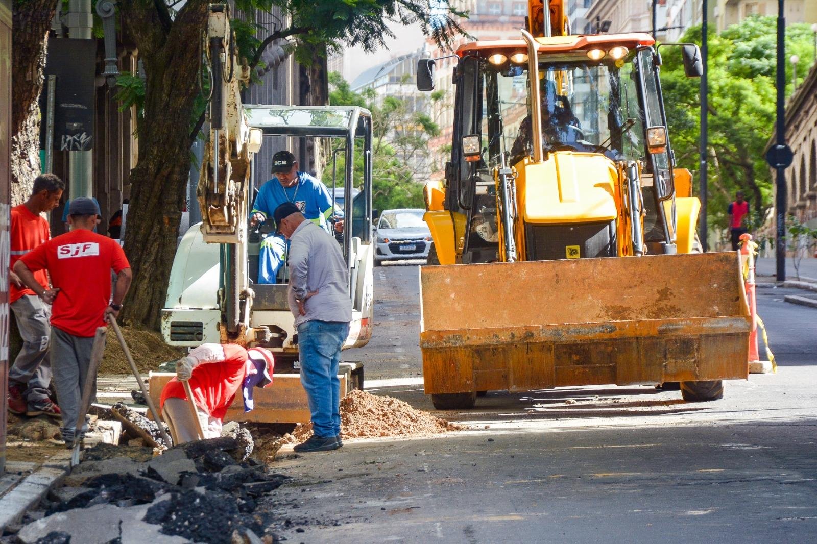 Trecho onde h&aacute; o conserto tem cerca de 200 metros de extens&atilde;o