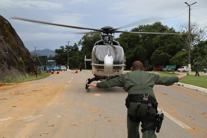 Helic&oacute;pteros auxiliam nas buscas aos desaparecidos