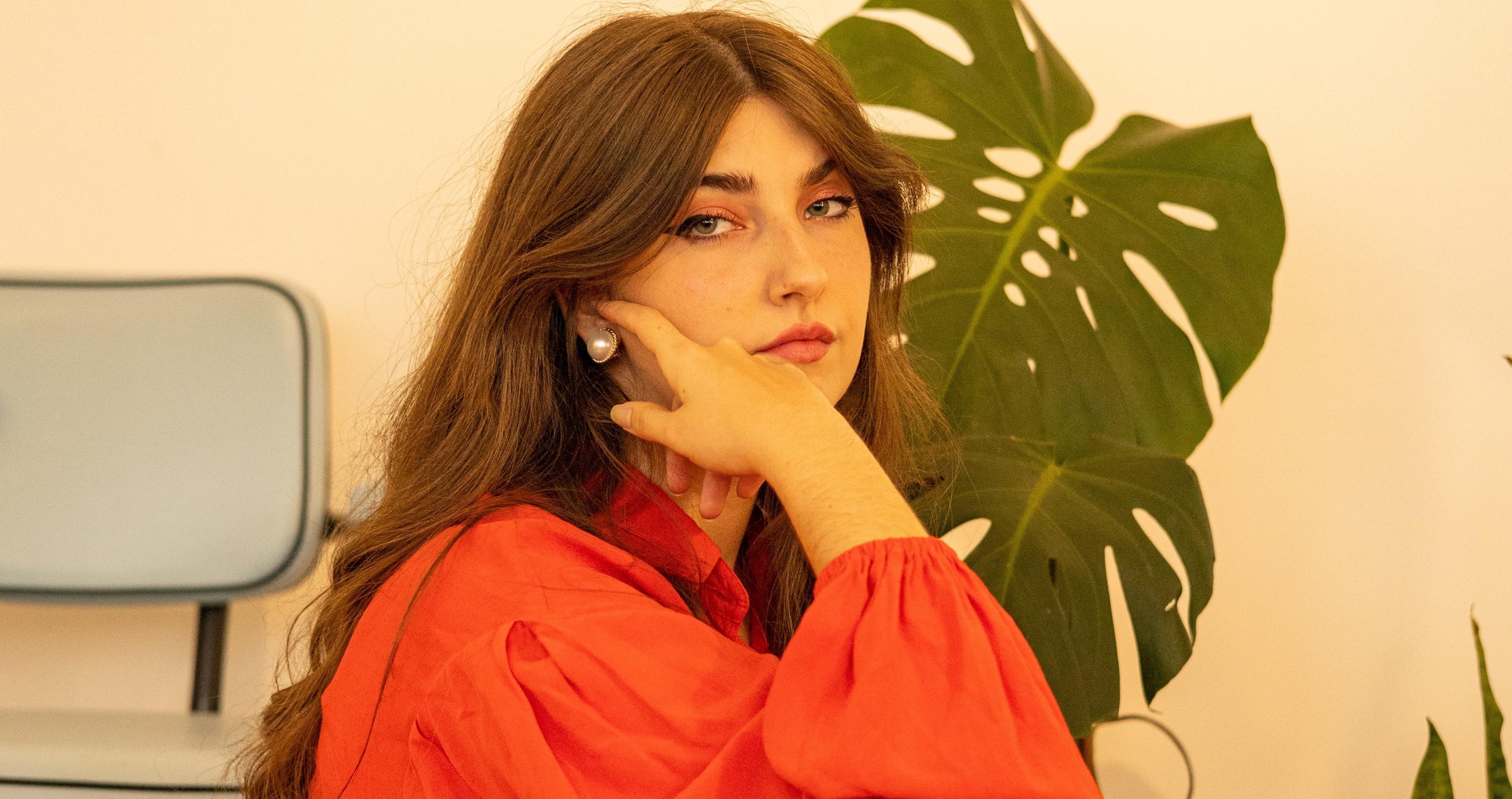 A cantora porto-alegrense Anna Perin lan&ccedil;a single