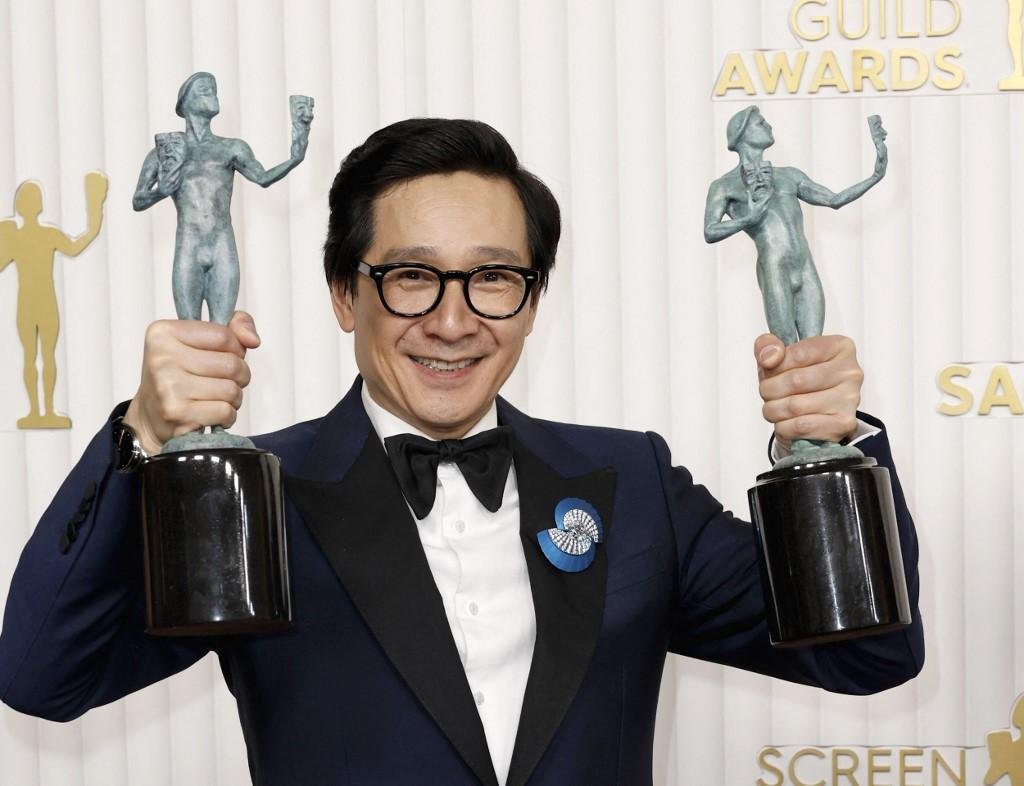 Premiado como Melhor Ator Coadjuvante por "Tudo em Todo Lugar ao Mesmo Tempo", o vietnamita Ke Huy Quan faz hist&oacute;ria