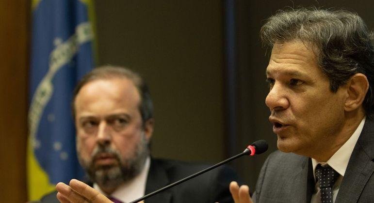 Os ministros das Minas e Energia, Alexandre Silveira e da Fazenda, Fernando Haddad, durante coletiva