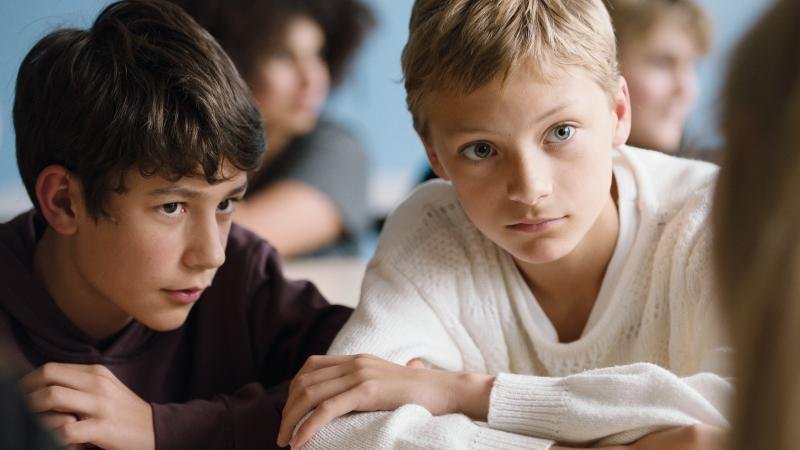 Filme &eacute; sobre a hist&oacute;ria de dois amigos de 13 anos que acabam tendo a amizade interrompida por causa dos colegas