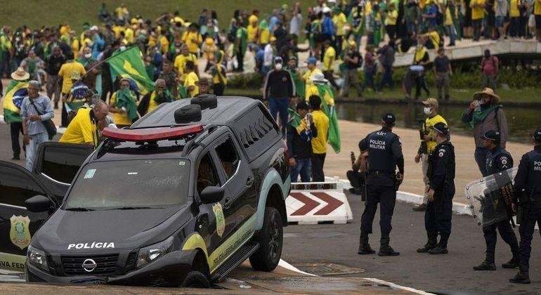 A Pol&iacute;cia Federal investiga se Fernando de Sousa Oliveira estava em aplicativo de mensagem no dia 8 de janeiro