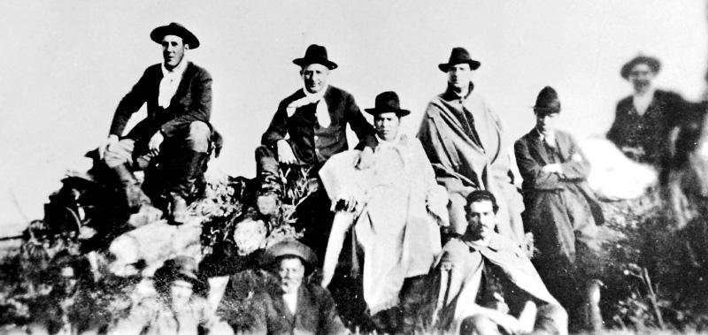 For&ccedil;as revolucion&aacute;rias e governistas combateram-se na fronteira.