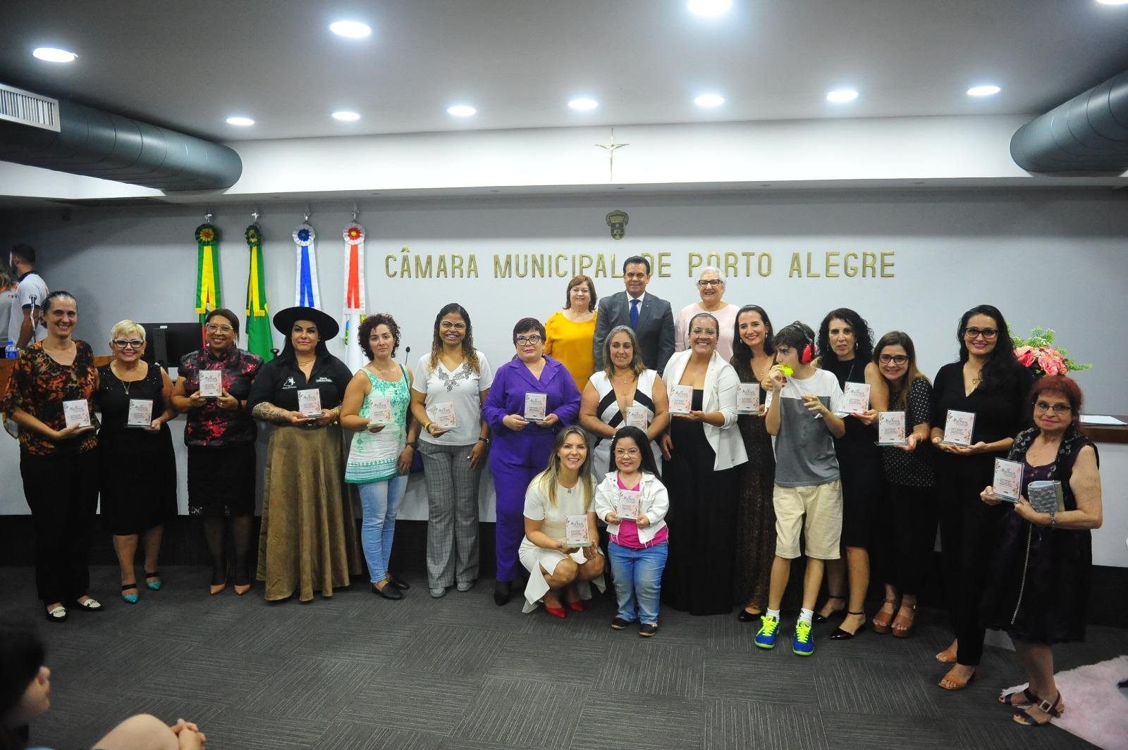 Mulheres que receberam trof&eacute;u pelas suas trajet&oacute;rias na segunda edi&ccedil;&atilde;o do evento Mulheres e Hist&oacute;rias