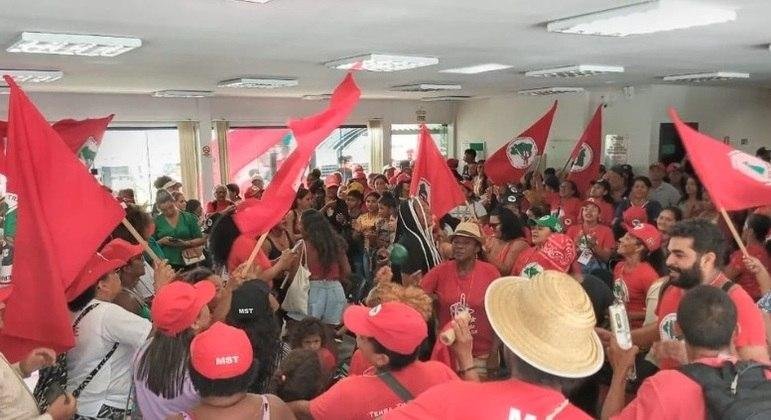 Em publica&ccedil;&atilde;o nas redes sociais, o MST descreveu o ato como "luta"